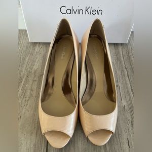 Calvin Klein Shelley New Patent Lizard Print Pale Pink size 8.5